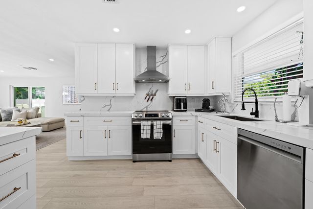 698 W Camino, Boca Raton, FL 33486