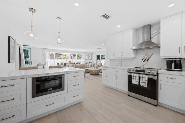 698 W Camino, Boca Raton, FL 33486