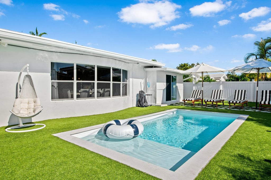 698 W Camino, Boca Raton, FL 33486