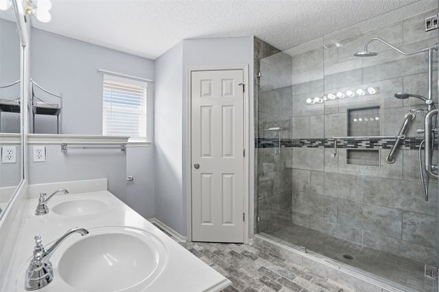 1025 Matthew Street, Burleson, TX 76028