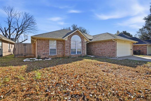 1025 Matthew Street, Burleson, TX 76028