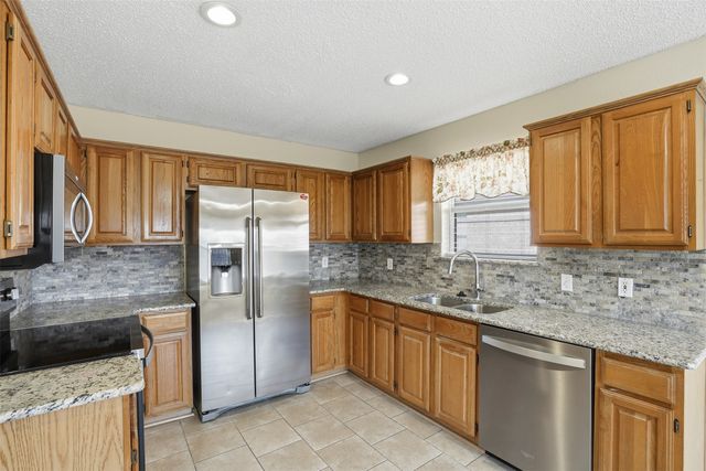 1025 Matthew Street, Burleson, TX 76028