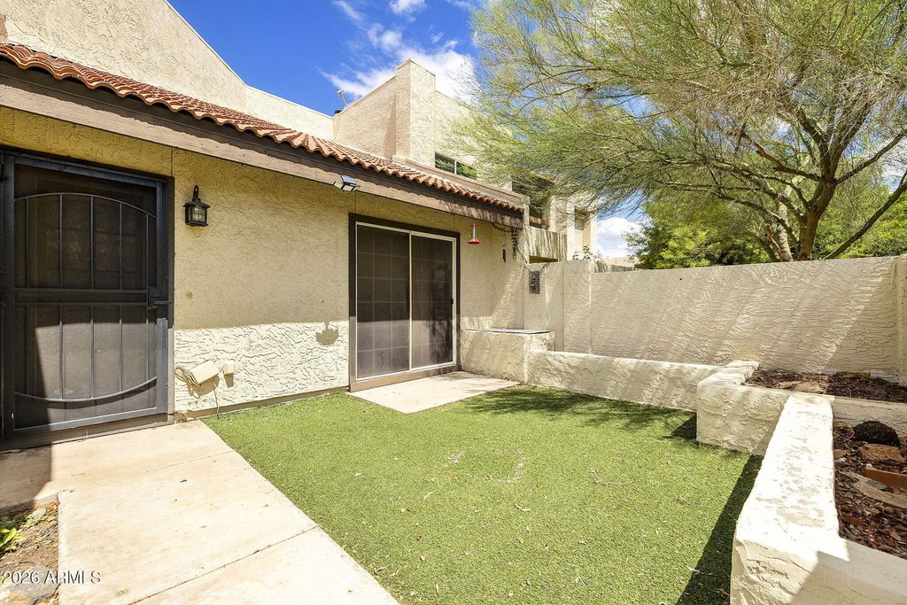 Image 7 of property listing at 9801 N 5TH Street, Phoenix, AZ 85020