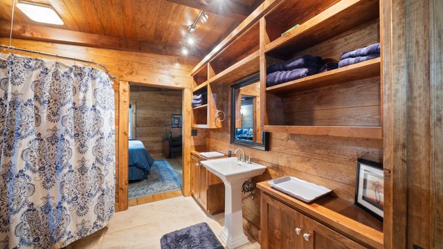 240 County Road 1187, Sulphur Springs, TX 75482