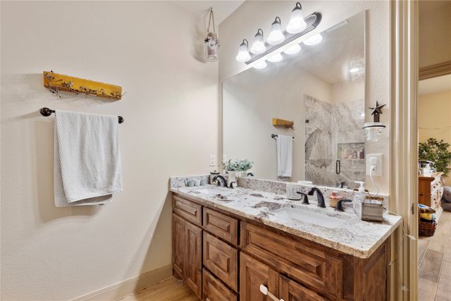 300 Delatorre Street, Trenton, TX 75490