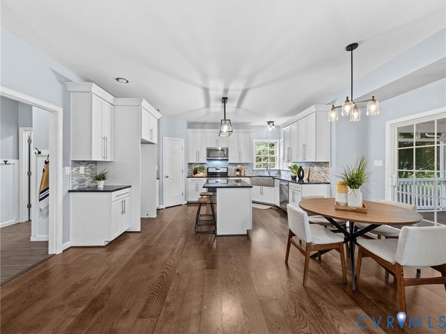 8025 Hillcreek Dr, Midlothian, VA 23112