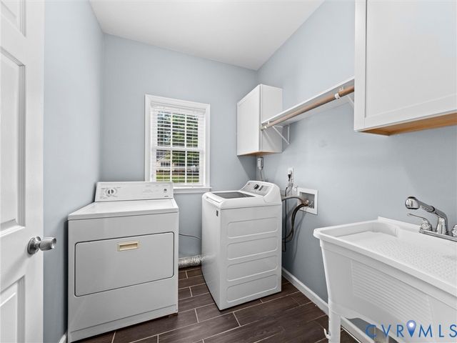 8025 Hillcreek Dr, Midlothian, VA 23112