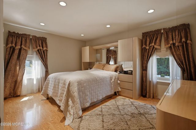 34 Bronia Street, Howell, NJ 07731