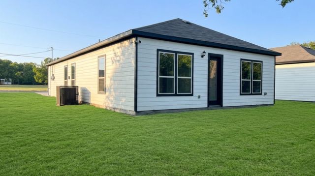 915 E 11th Avenue, Corsicana, TX 75110
