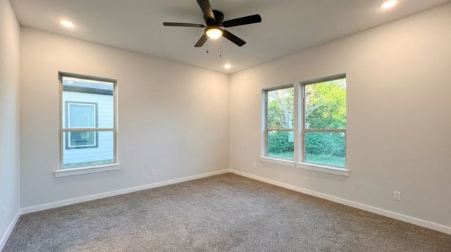915 E 11th Avenue, Corsicana, TX 75110