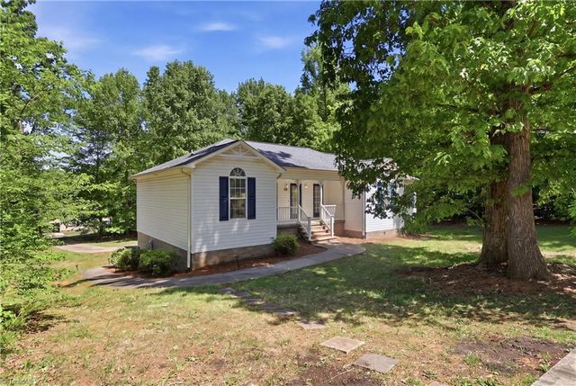 148 Pinta Court, Thomasville, NC 27360