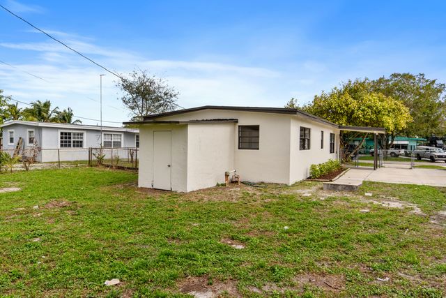 2415 Lewis, West Palm Beach, FL 33415