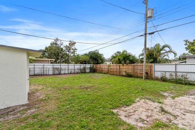 2415 Lewis, West Palm Beach, FL 33415