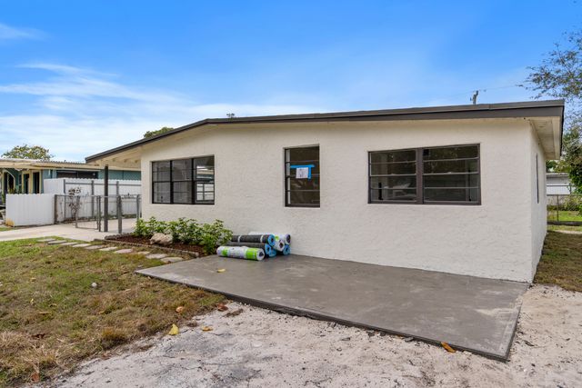 2415 Lewis, West Palm Beach, FL 33415