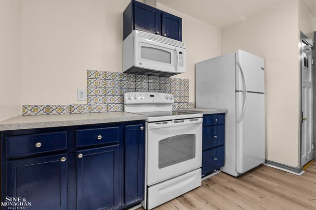 1312 E Harry Avenue, Hazel Park, MI 48030