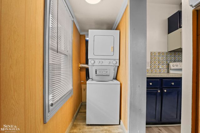 1312 E Harry Avenue, Hazel Park, MI 48030