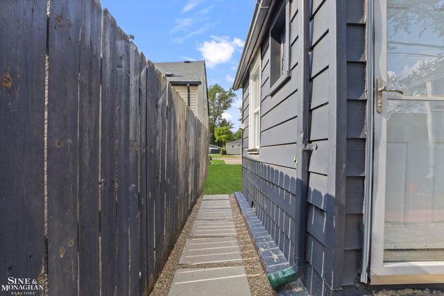 1312 E Harry Avenue, Hazel Park, MI 48030