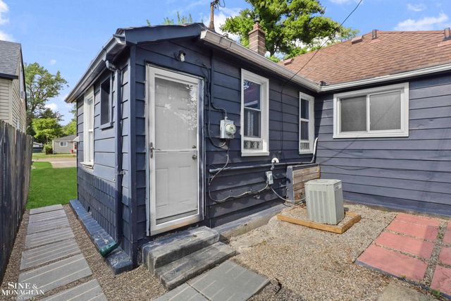 1312 E Harry Avenue, Hazel Park, MI 48030