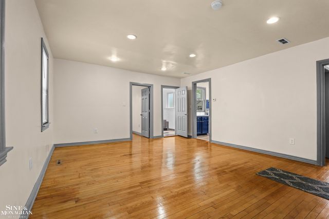 1312 E Harry Avenue, Hazel Park, MI 48030