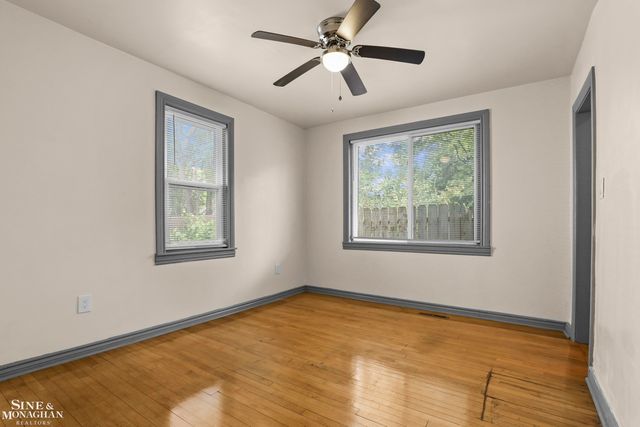 1312 E Harry Avenue, Hazel Park, MI 48030