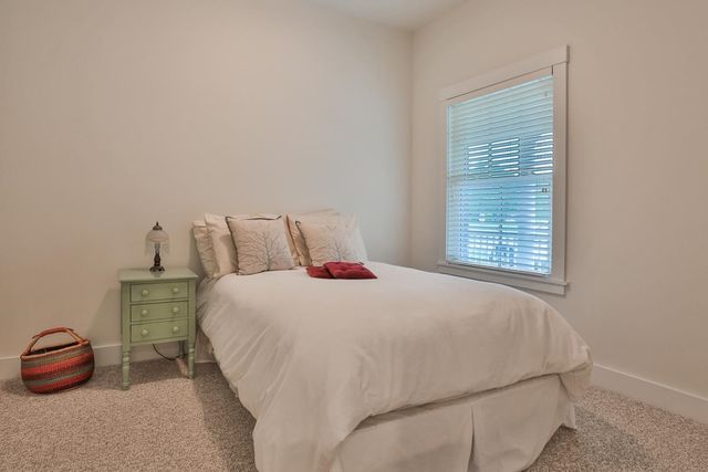 26 N Main St Unit 3, Mont Vernon, NH 03057