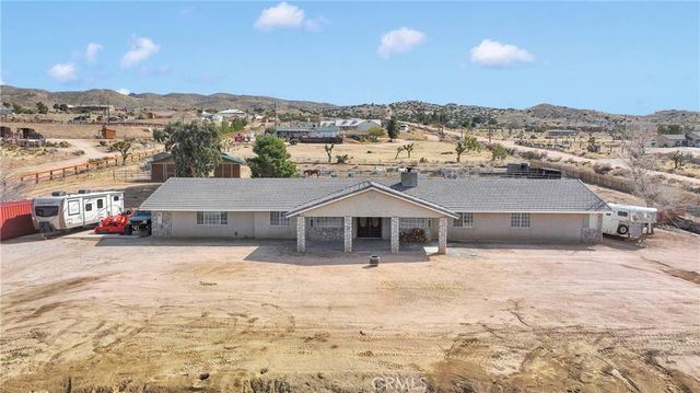 25733 Roundup Way, Apple Valley, CA 92308