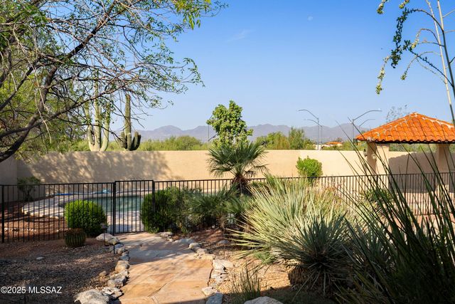 2374 E Calle Los Altos, Tucson, AZ 85718
