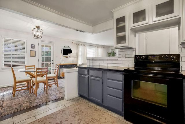 7115 Roe Avenue, Prairie Village, KS 66208