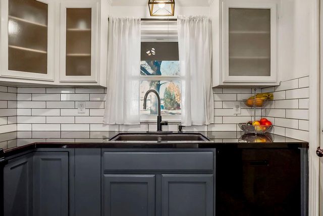 7115 Roe Avenue, Prairie Village, KS 66208