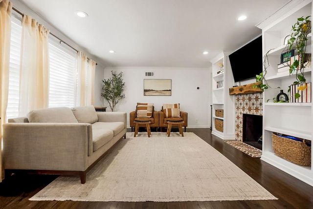 7115 Roe Avenue, Prairie Village, KS 66208