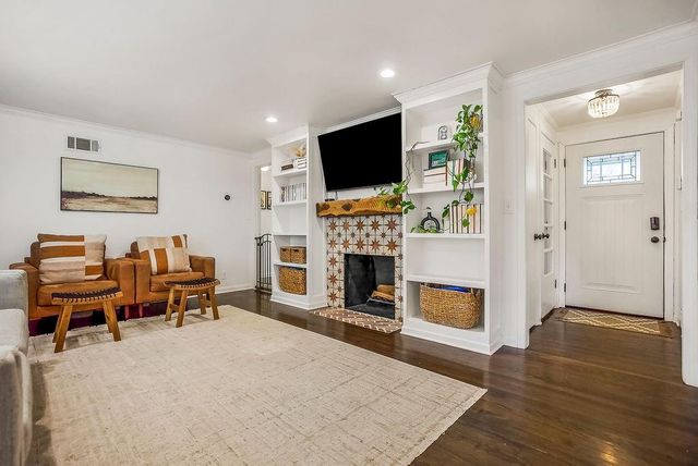 7115 Roe Avenue, Prairie Village, KS 66208