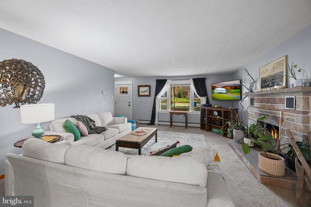 107 CHURCH ST, Seven Valleys, PA 17360