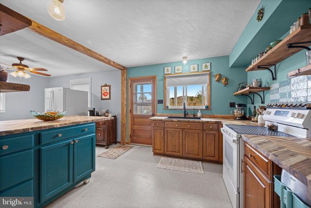 107 CHURCH ST, Seven Valleys, PA 17360