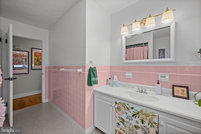 107 CHURCH ST, Seven Valleys, PA 17360