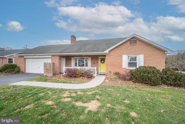 107 CHURCH ST, Seven Valleys, PA 17360