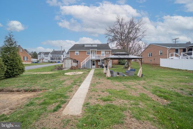 107 CHURCH ST, Seven Valleys, PA 17360