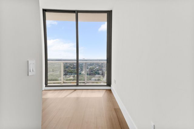 220 Lake Shore Drive 1908, Lake Park, FL 33403