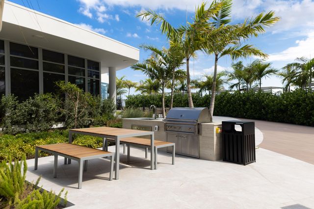 220 Lake Shore Drive 1908, Lake Park, FL 33403
