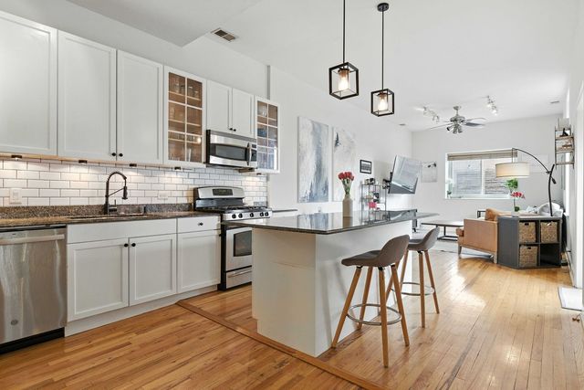 3347 N Clark Street 3E, Chicago, IL 60657
