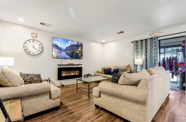 805 Country Club Drive SE APT 1G, Rio Rancho, NM 87124