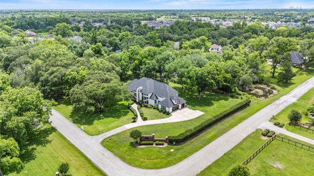23 Westpoint Drive, Missouri City, TX 77459