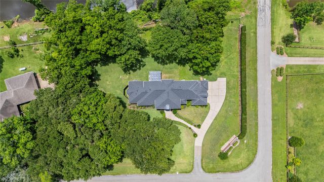 23 Westpoint Drive, Missouri City, TX 77459