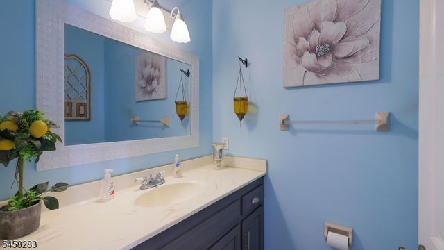 7 Linberger Dr, Bridgewater Twp., NJ 08807