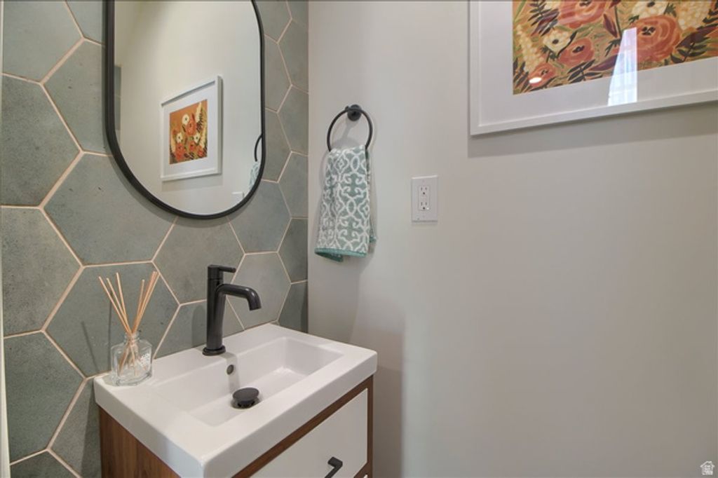 Image 11 of property listing at 674 N OAKLEY ST #F102, Salt Lake City, UT 84116