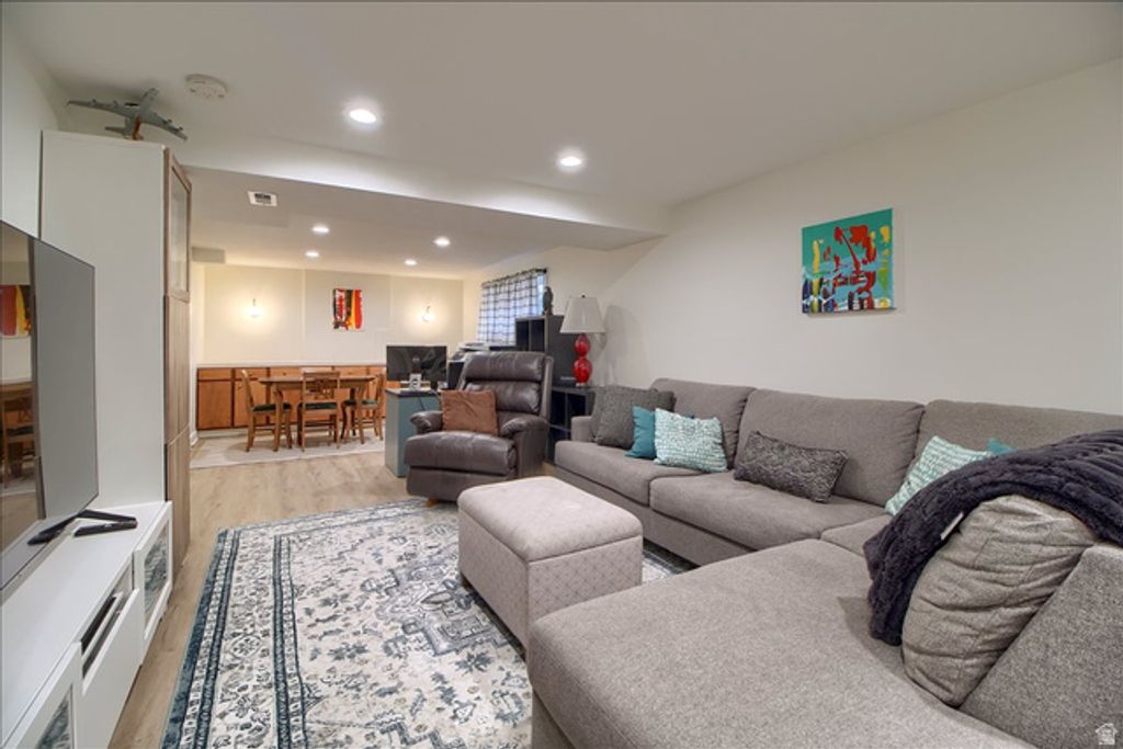 Image 20 of property listing at 674 N OAKLEY ST #F102, Salt Lake City, UT 84116