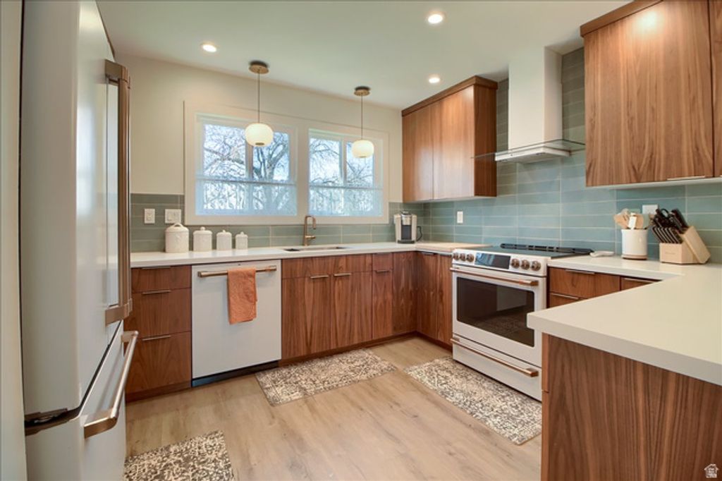 Image 3 of property listing at 674 N OAKLEY ST #F102, Salt Lake City, UT 84116