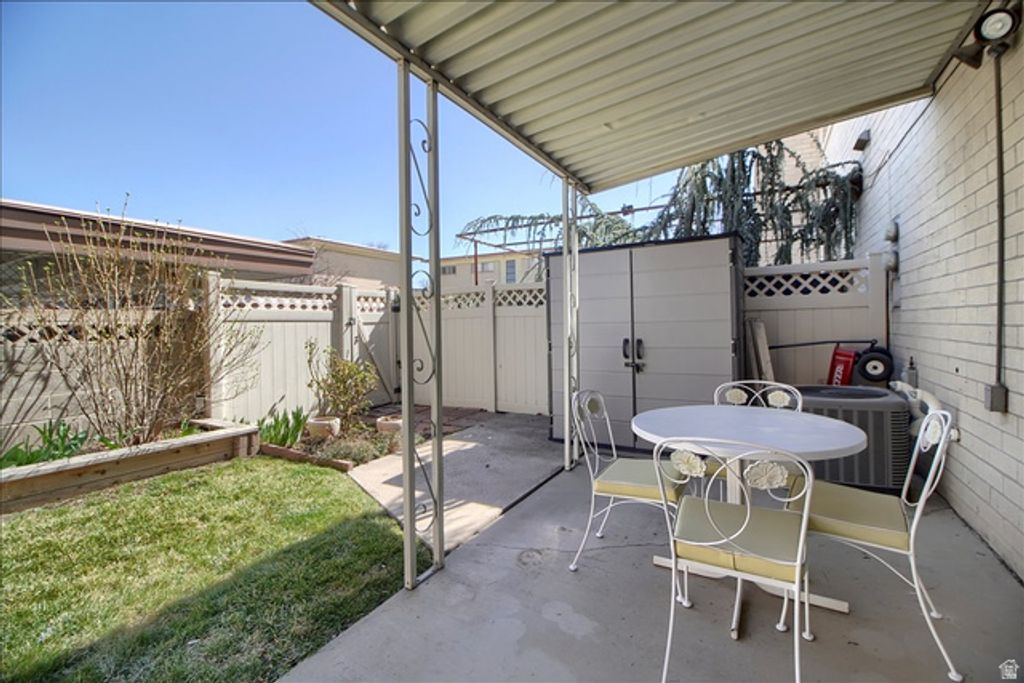 Image 22 of property listing at 674 N OAKLEY ST #F102, Salt Lake City, UT 84116