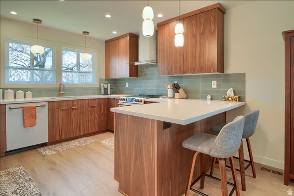 Image 4 of property listing at 674 N OAKLEY ST #F102, Salt Lake City, UT 84116