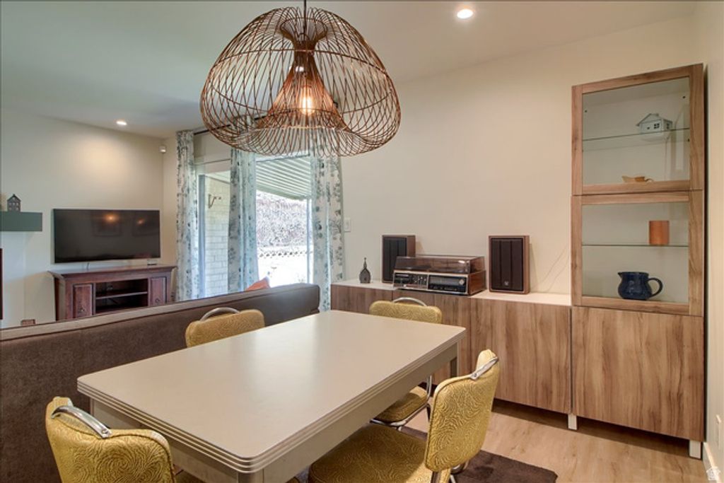 Image 6 of property listing at 674 N OAKLEY ST #F102, Salt Lake City, UT 84116