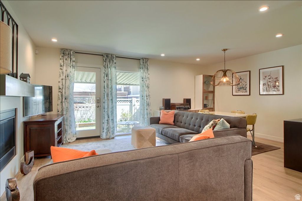 Image 9 of property listing at 674 N OAKLEY ST #F102, Salt Lake City, UT 84116